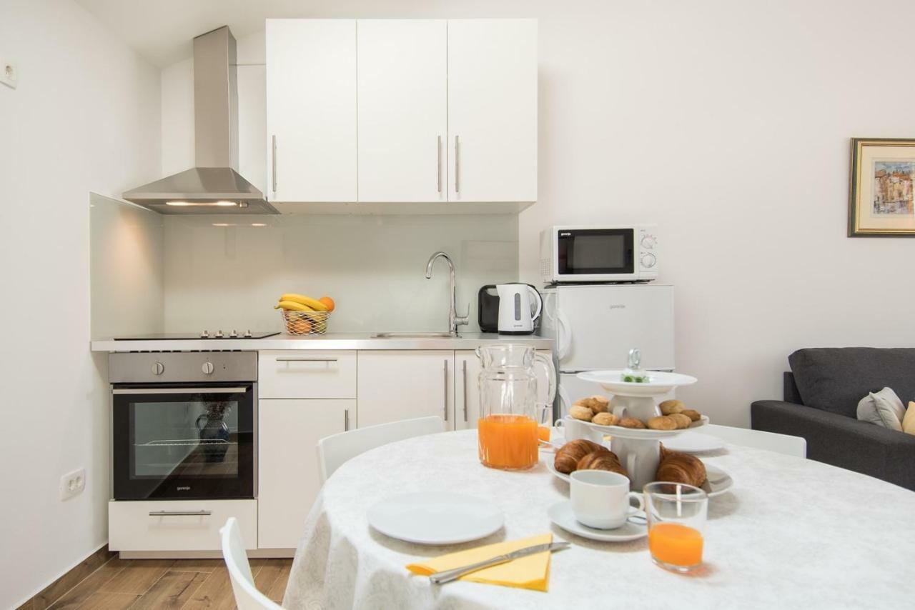 Apartment Bruneta 1 With Sea View Tar-Vabriga ภายนอก รูปภาพ