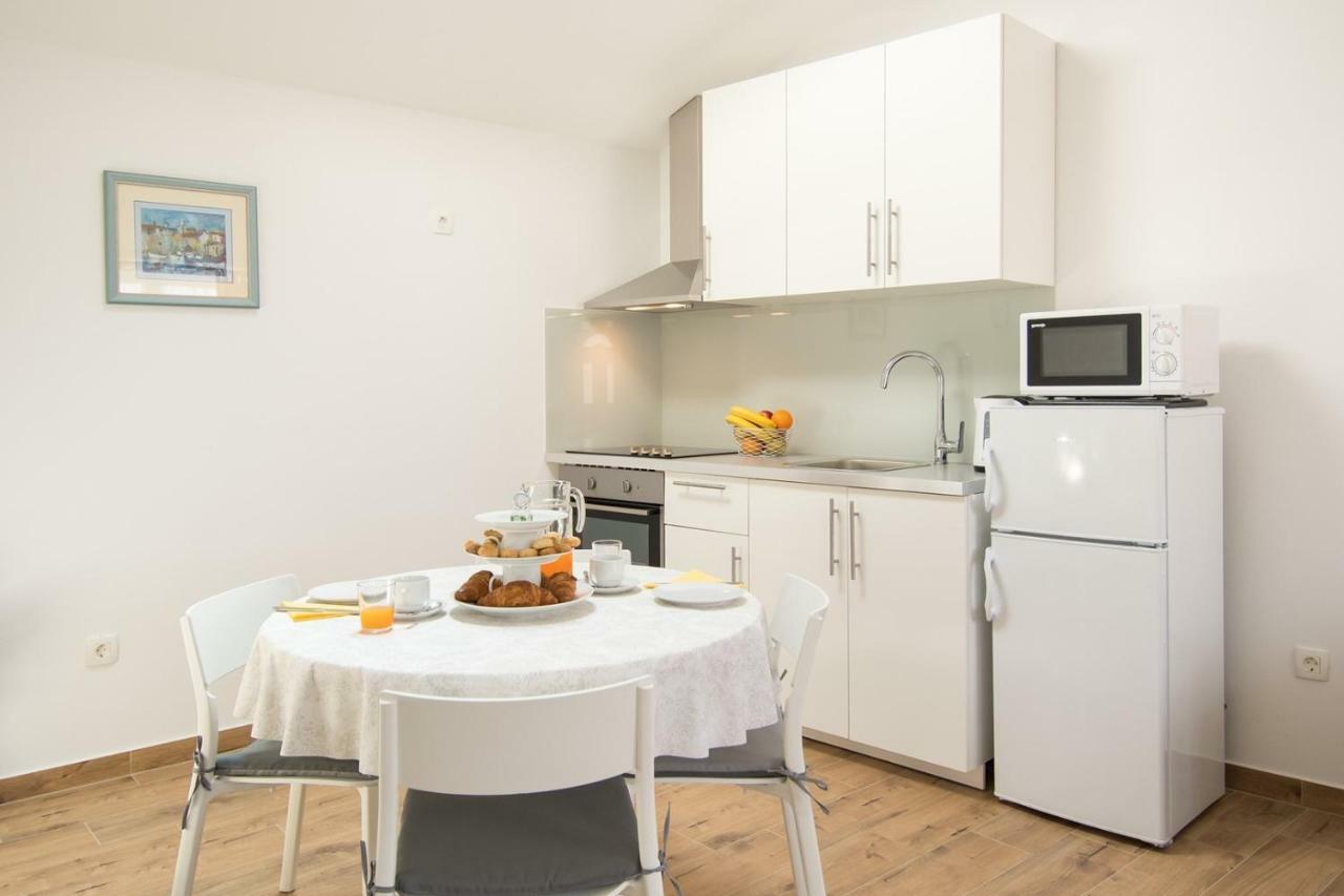 Apartment Bruneta 1 With Sea View Tar-Vabriga ภายนอก รูปภาพ