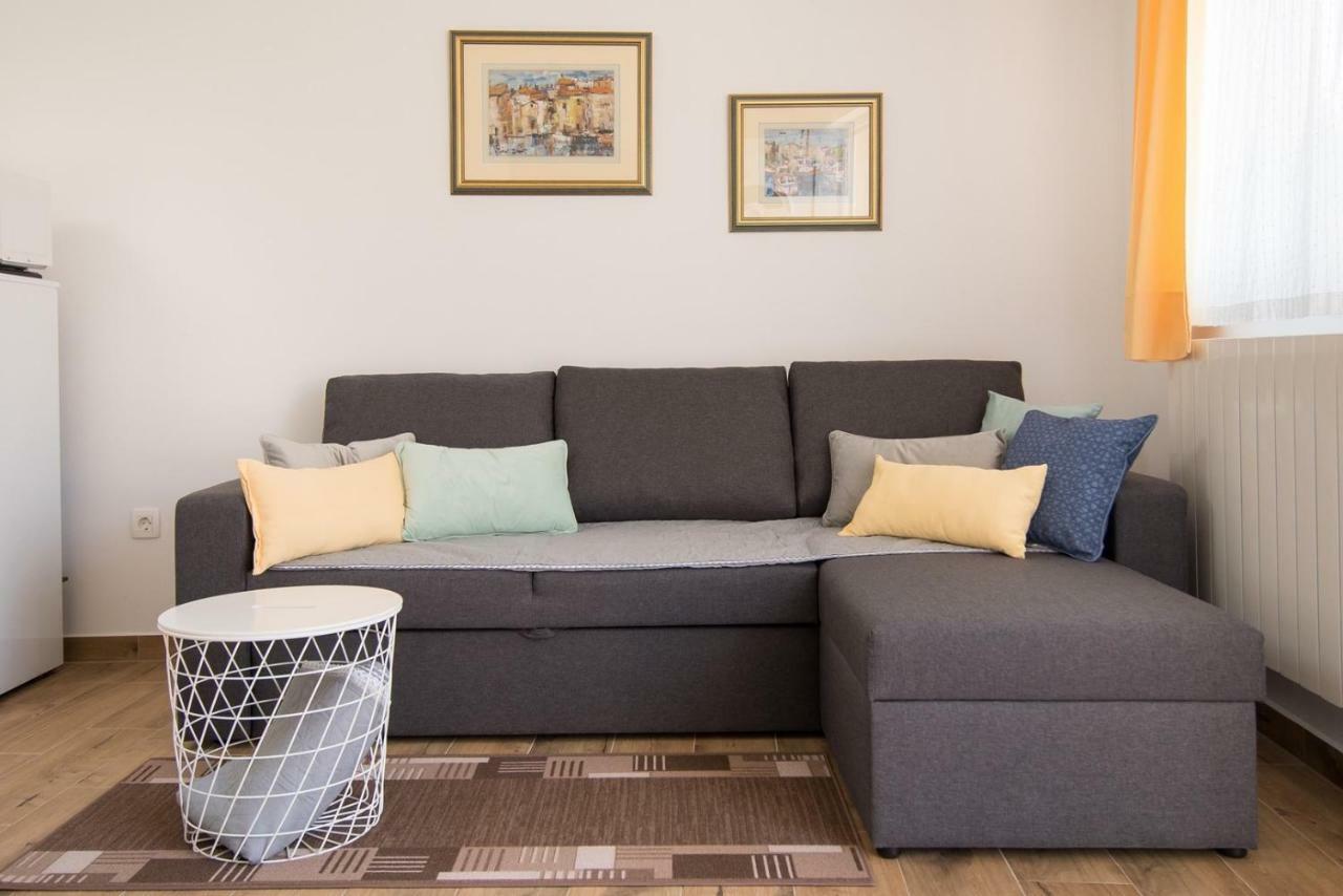 Apartment Bruneta 1 With Sea View Tar-Vabriga ภายนอก รูปภาพ