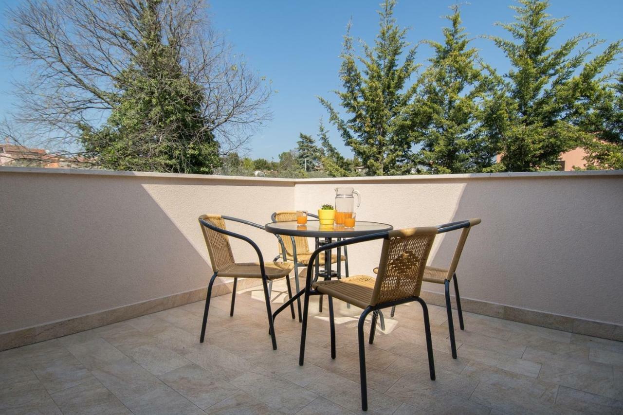 Apartment Bruneta 1 With Sea View Tar-Vabriga ภายนอก รูปภาพ